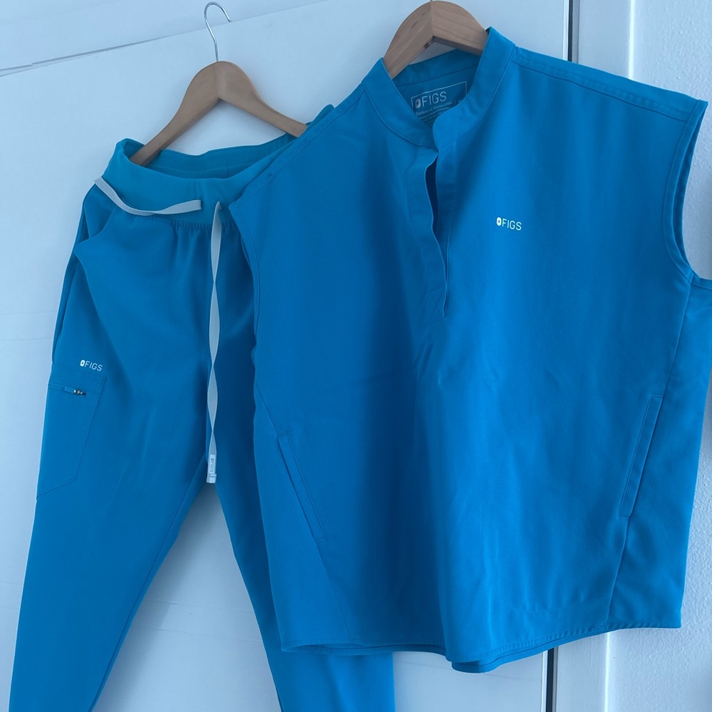 Figs Bright Blue Sleeveless Scrub Set